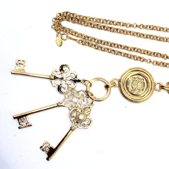 Joan Rivers Contemporary Multi Keys Intaglio Pendant Signet Etruscan Style Neckl - Picture 1 of 14